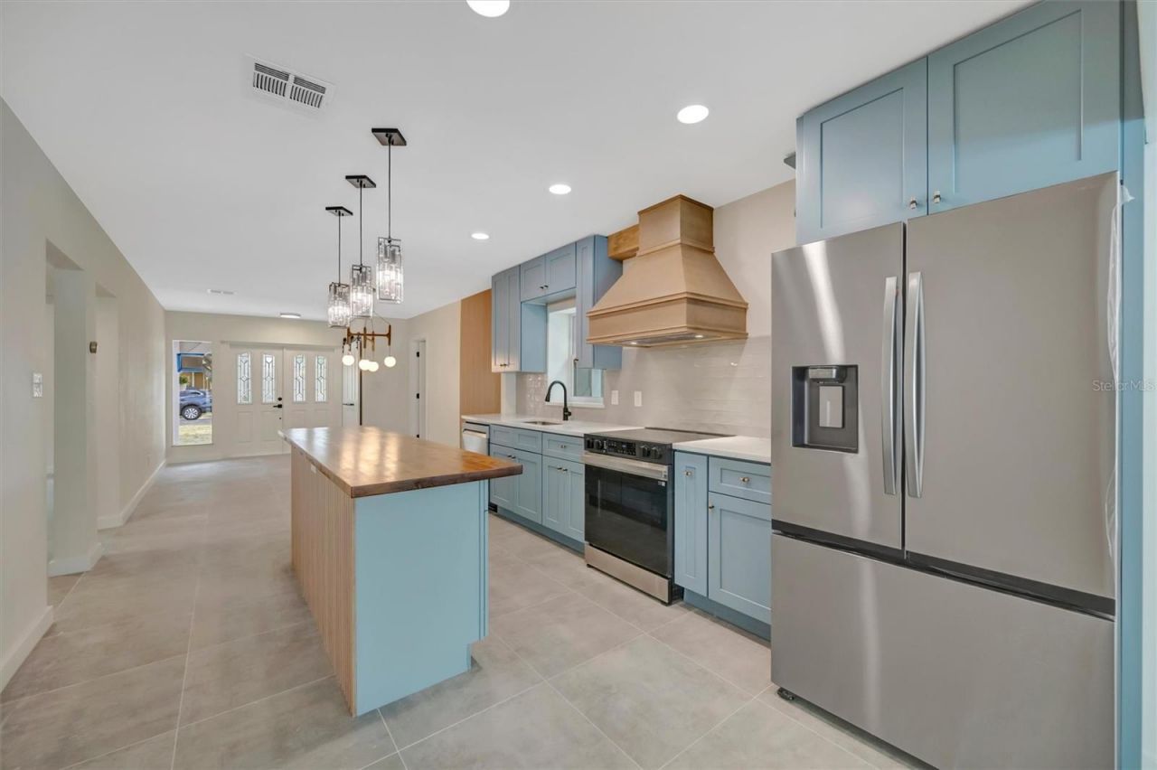 647 74th Avenue N, Saint Petersburg, FL 33702 Photo