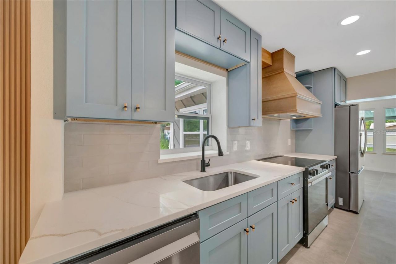 647 74th Avenue N, Saint Petersburg, FL 33702 Photo