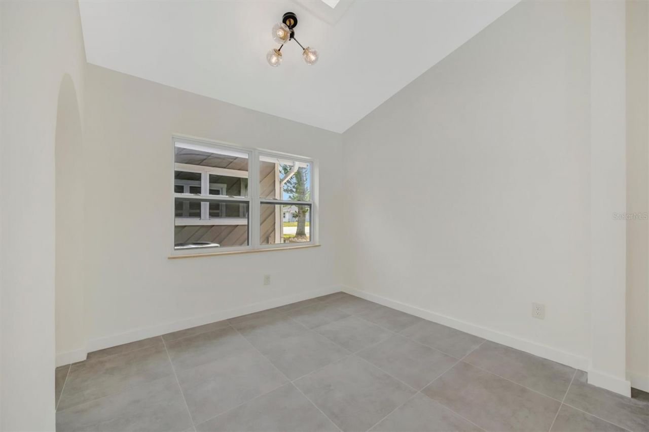 647 74th Avenue N, Saint Petersburg, FL 33702 Photo