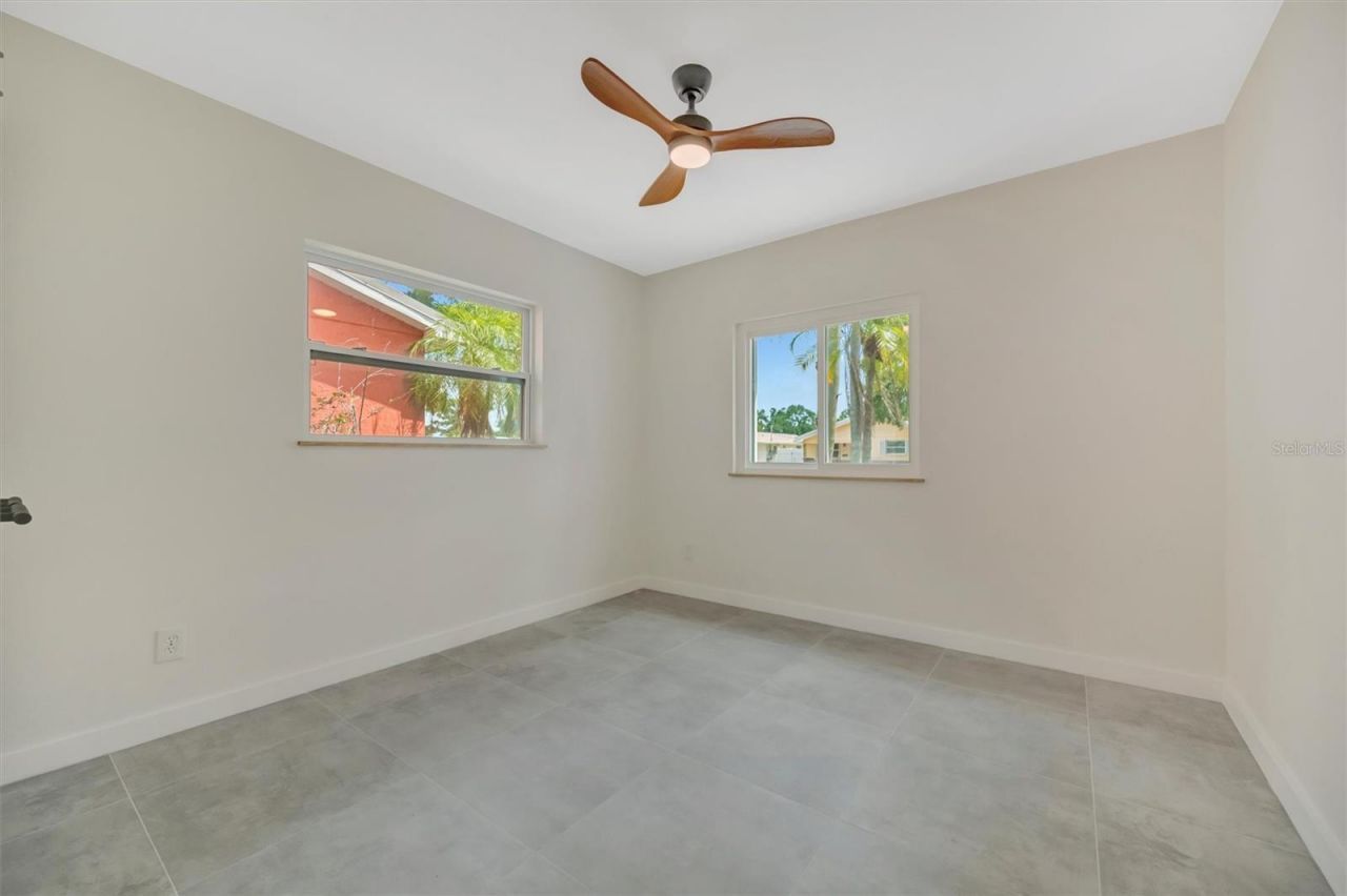 647 74th Avenue N, Saint Petersburg, FL 33702 Photo