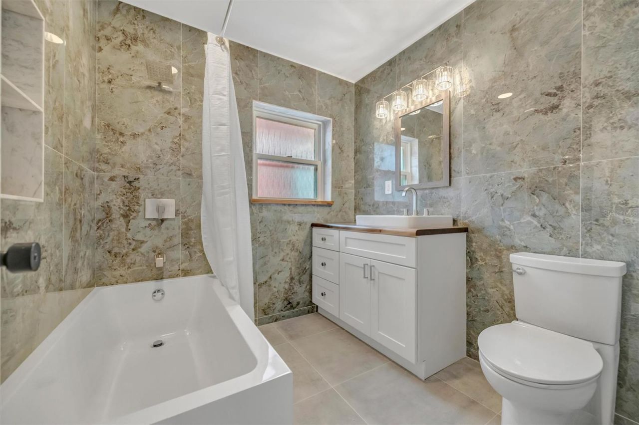 647 74th Avenue N, Saint Petersburg, FL 33702 Photo