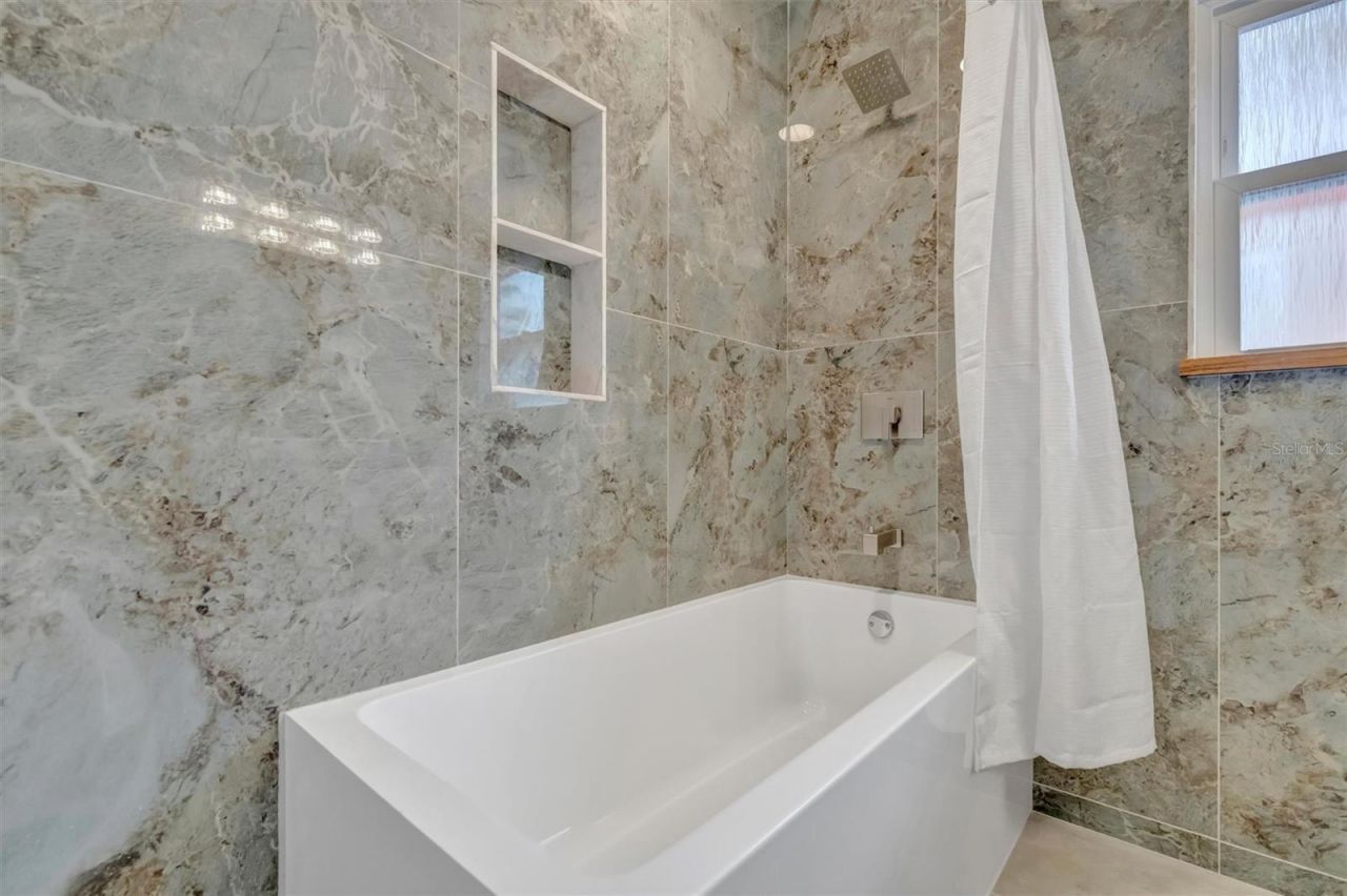 647 74th Avenue N, Saint Petersburg, FL 33702 Photo