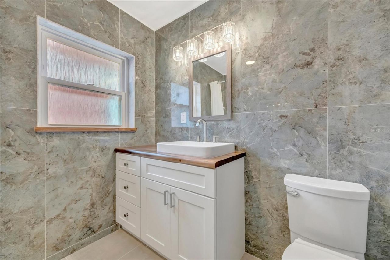 647 74th Avenue N, Saint Petersburg, FL 33702 Photo