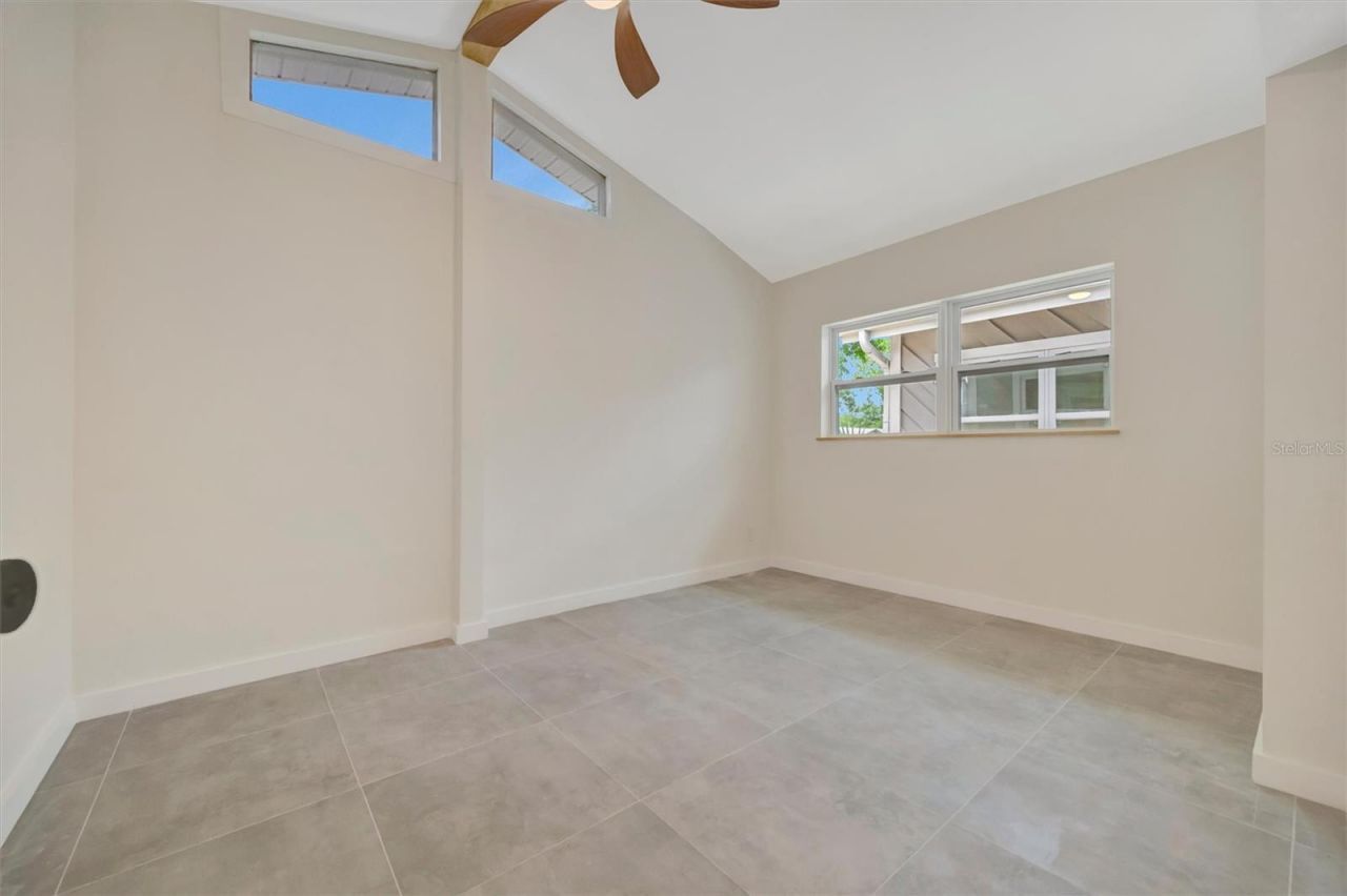 647 74th Avenue N, Saint Petersburg, FL 33702 Photo
