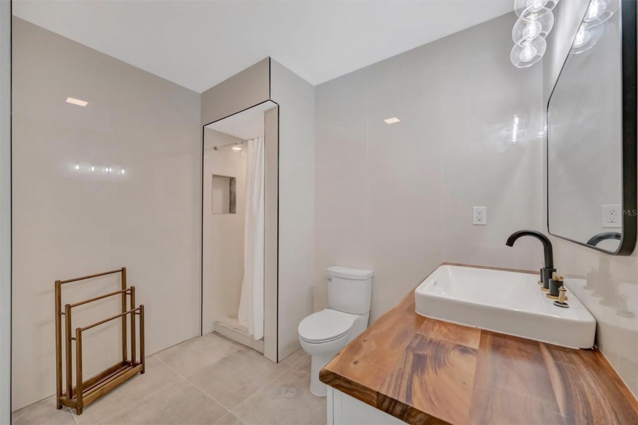 647 74th Avenue N, Saint Petersburg, FL 33702 Photo