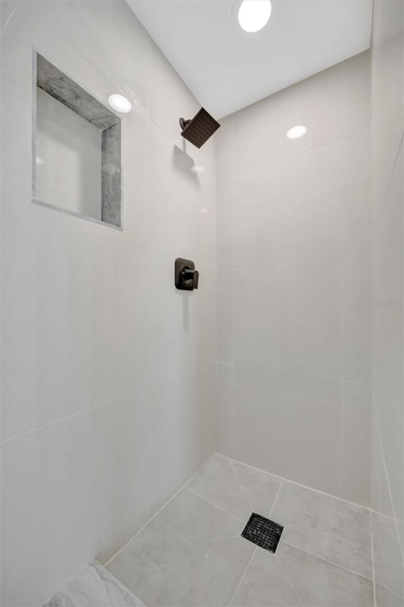 647 74th Avenue N, Saint Petersburg, FL 33702 Photo