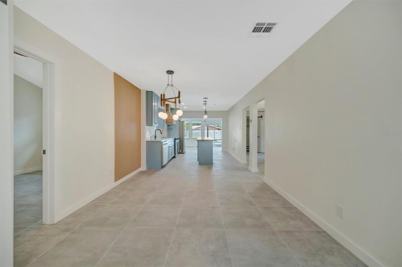 647 74th Avenue N, Saint Petersburg, FL 33702 Photo