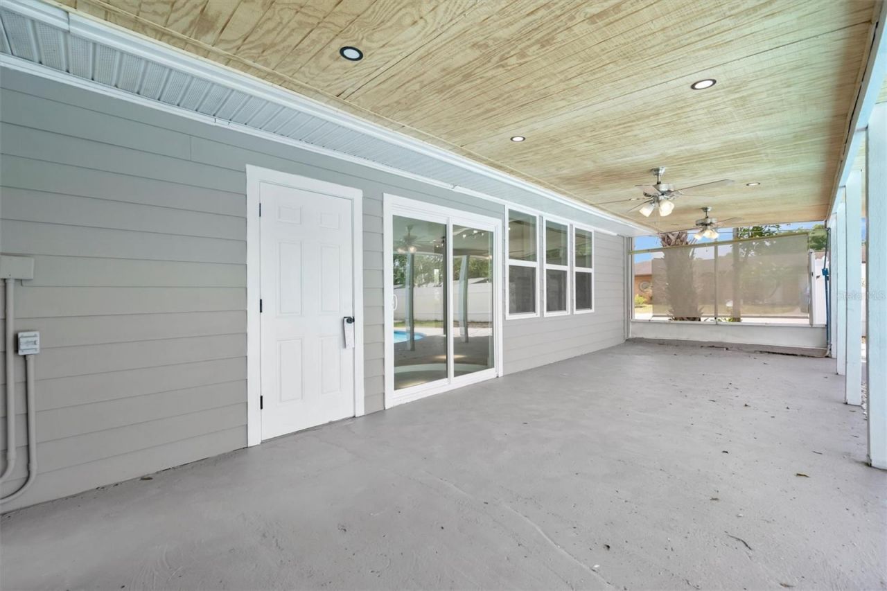 647 74th Avenue N, Saint Petersburg, FL 33702 Photo