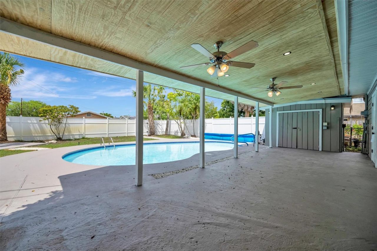 647 74th Avenue N, Saint Petersburg, FL 33702 Photo