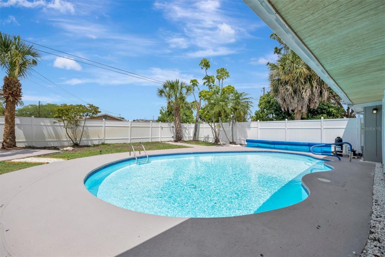 647 74th Avenue N, Saint Petersburg, FL 33702 Photo