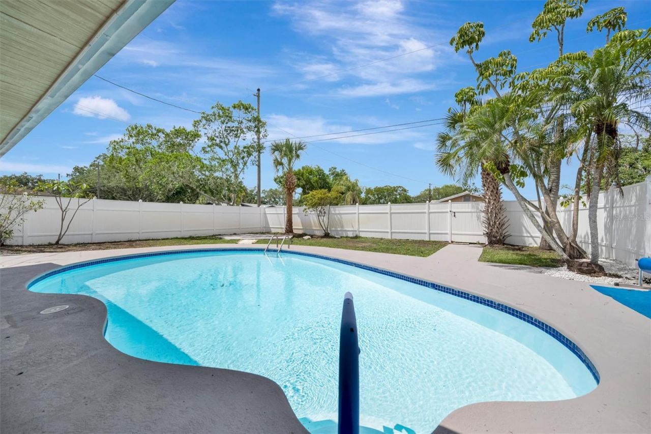 647 74th Avenue N, Saint Petersburg, FL 33702 Photo