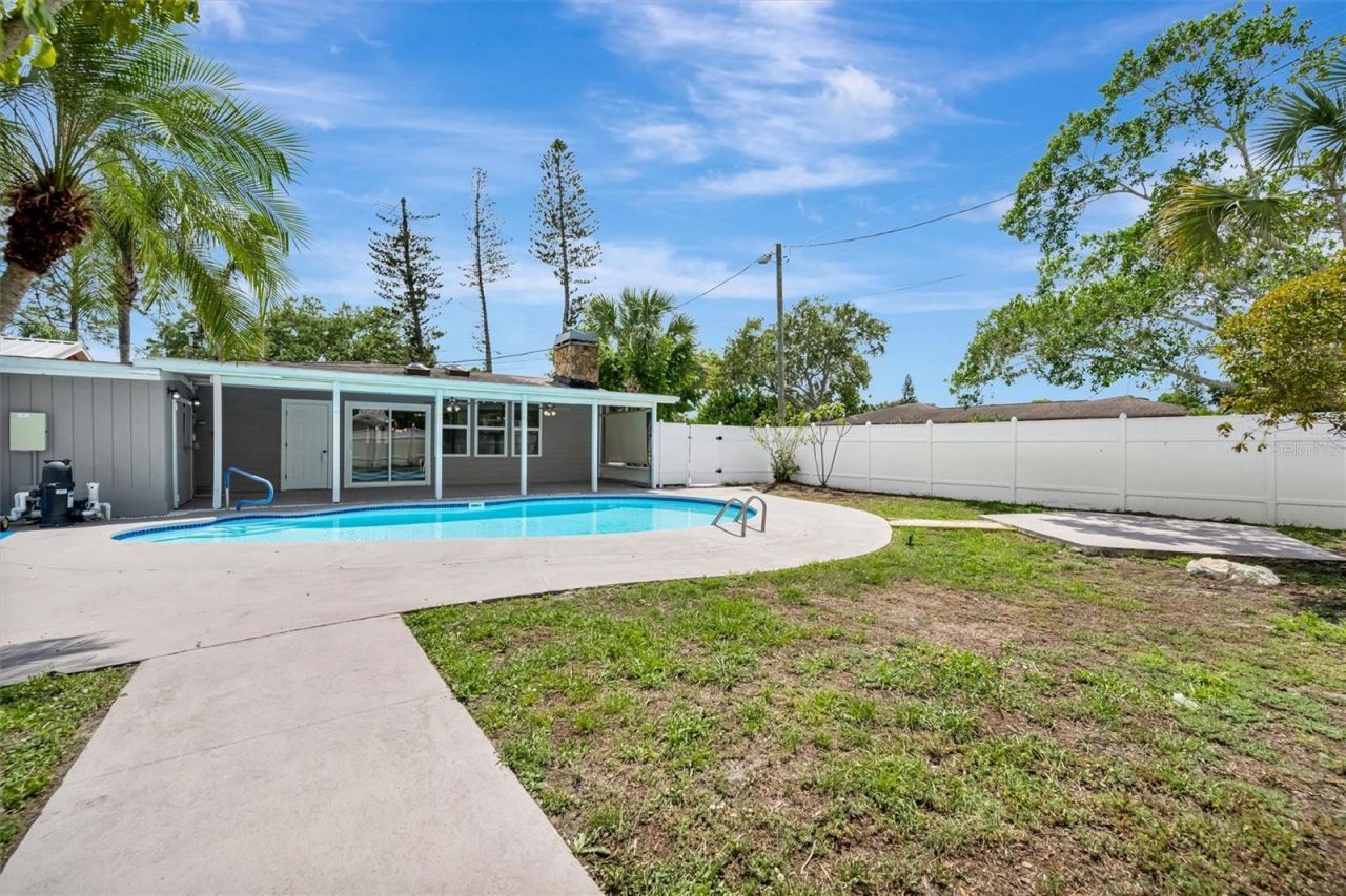 647 74th Avenue N, Saint Petersburg, FL 33702 Photo