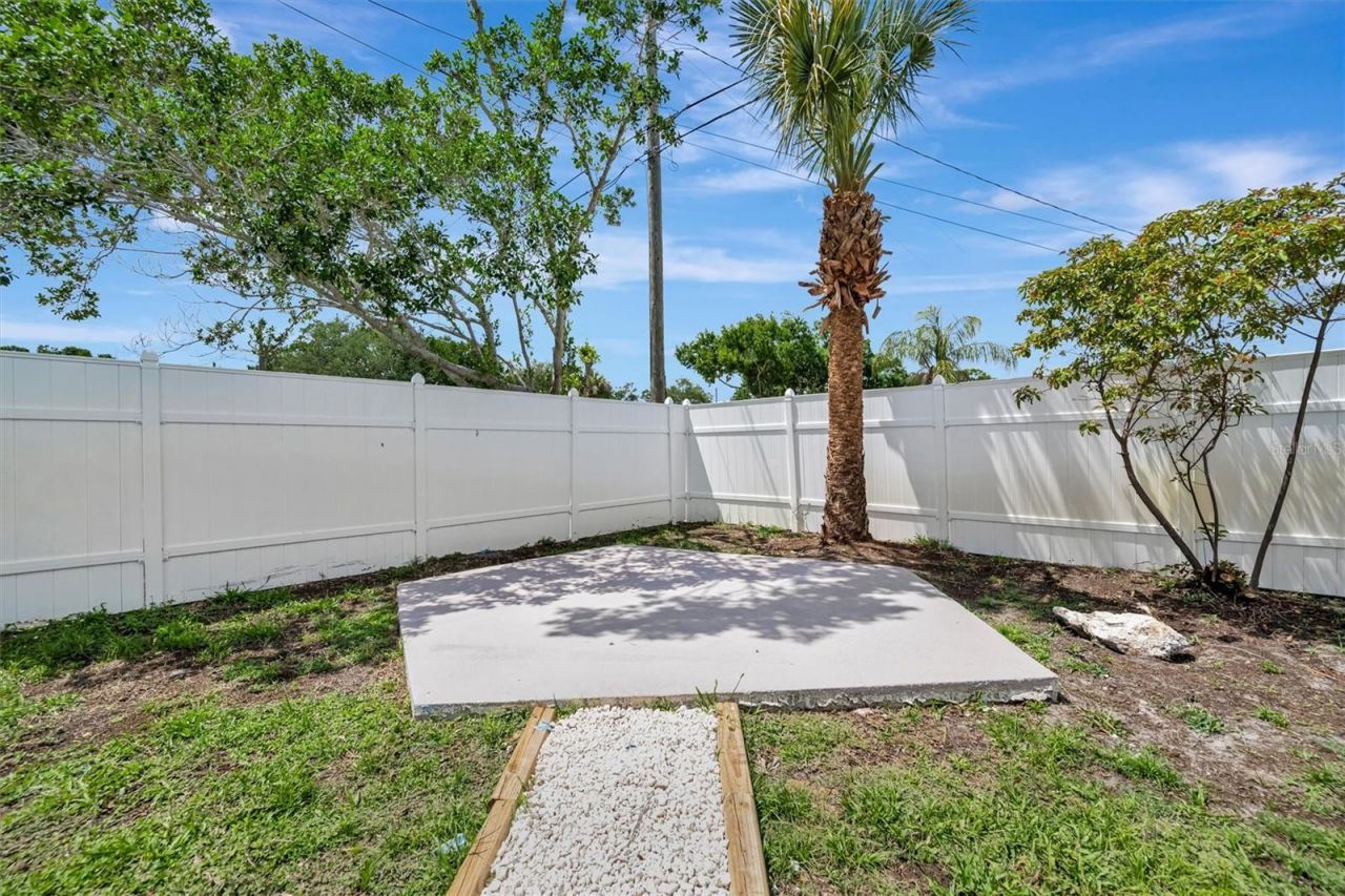647 74th Avenue N, Saint Petersburg, FL 33702 Photo