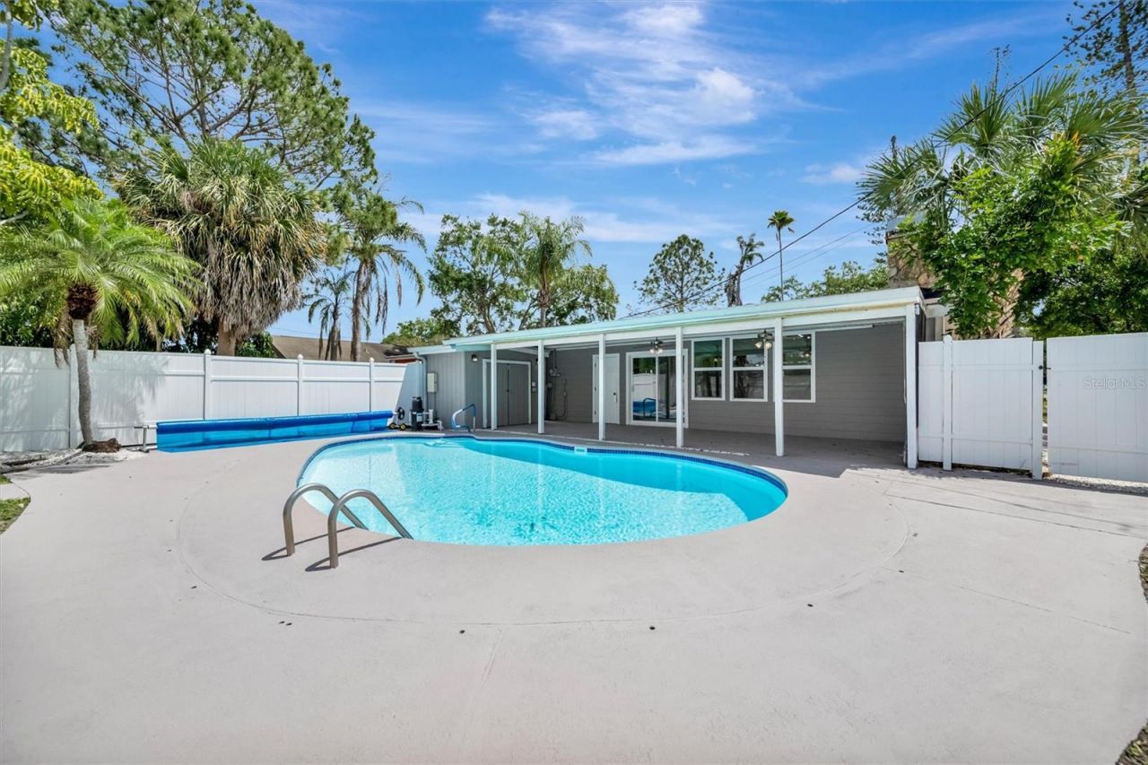 647 74th Avenue N, Saint Petersburg, FL 33702 Photo
