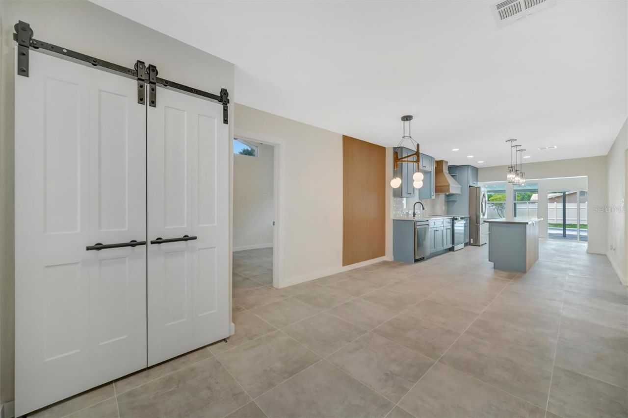 647 74th Avenue N, Saint Petersburg, FL 33702 Photo