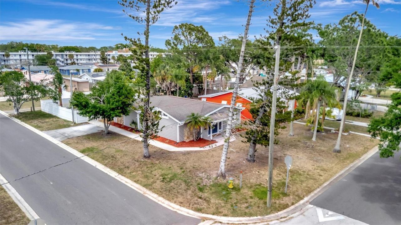 647 74th Avenue N, Saint Petersburg, FL 33702 Photo