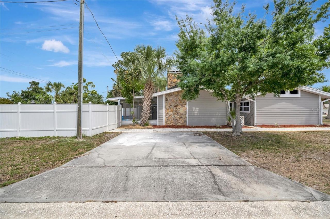 647 74th Avenue N, Saint Petersburg, FL 33702 Photo