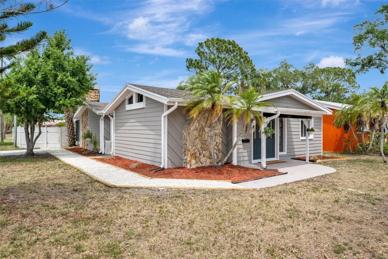 647 74th Avenue N, Saint Petersburg, FL 33702 Photo