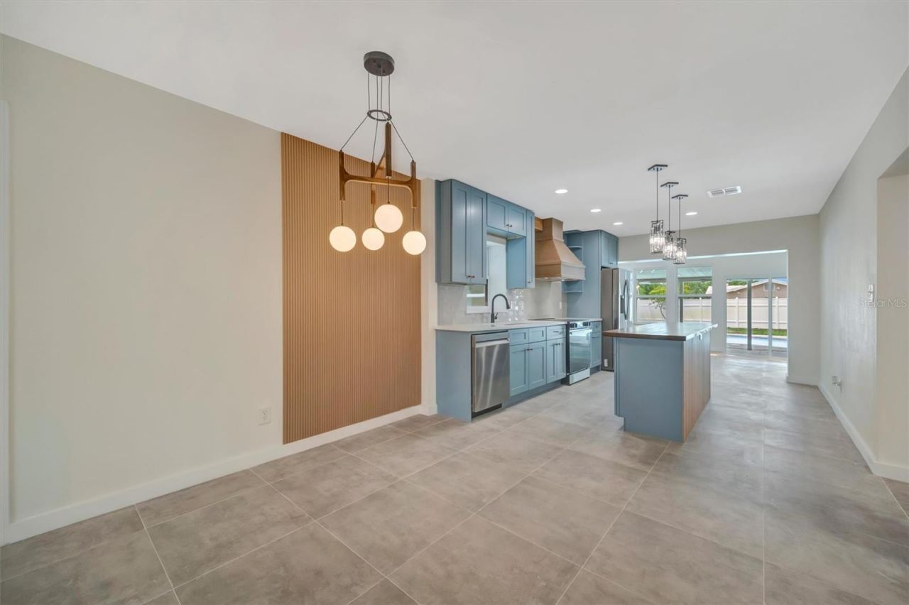 647 74th Avenue N, Saint Petersburg, FL 33702 Photo