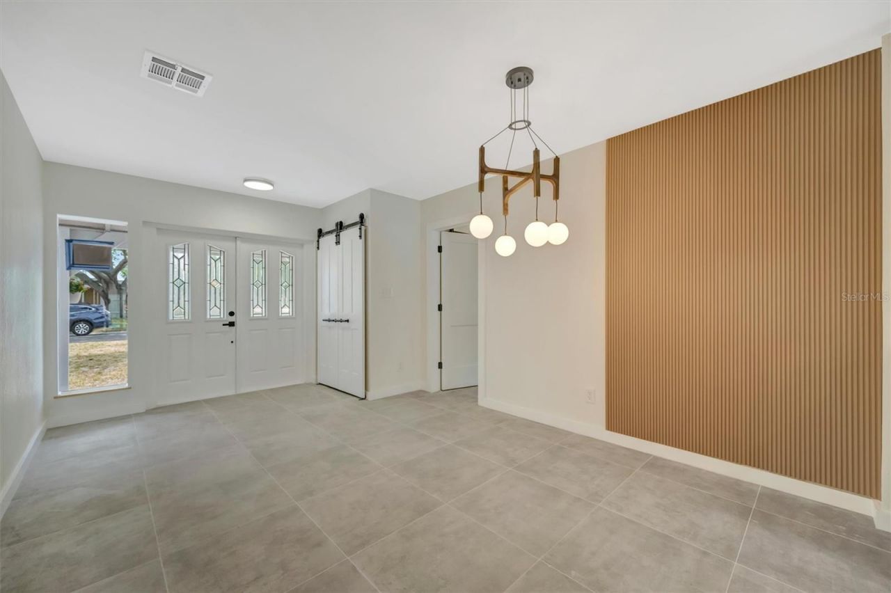 647 74th Avenue N, Saint Petersburg, FL 33702 Photo