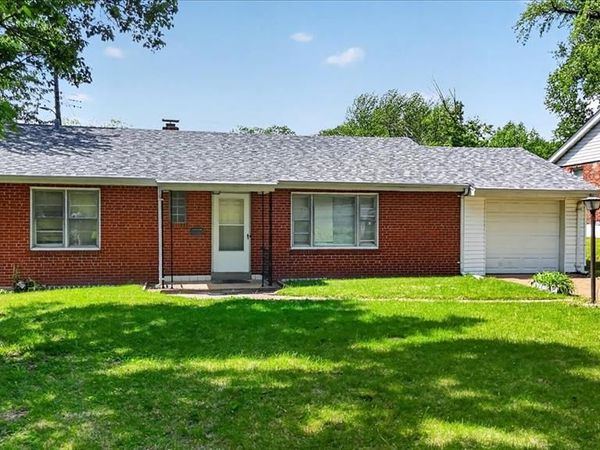 5545 Norway Drive, Normandy, MO 63121