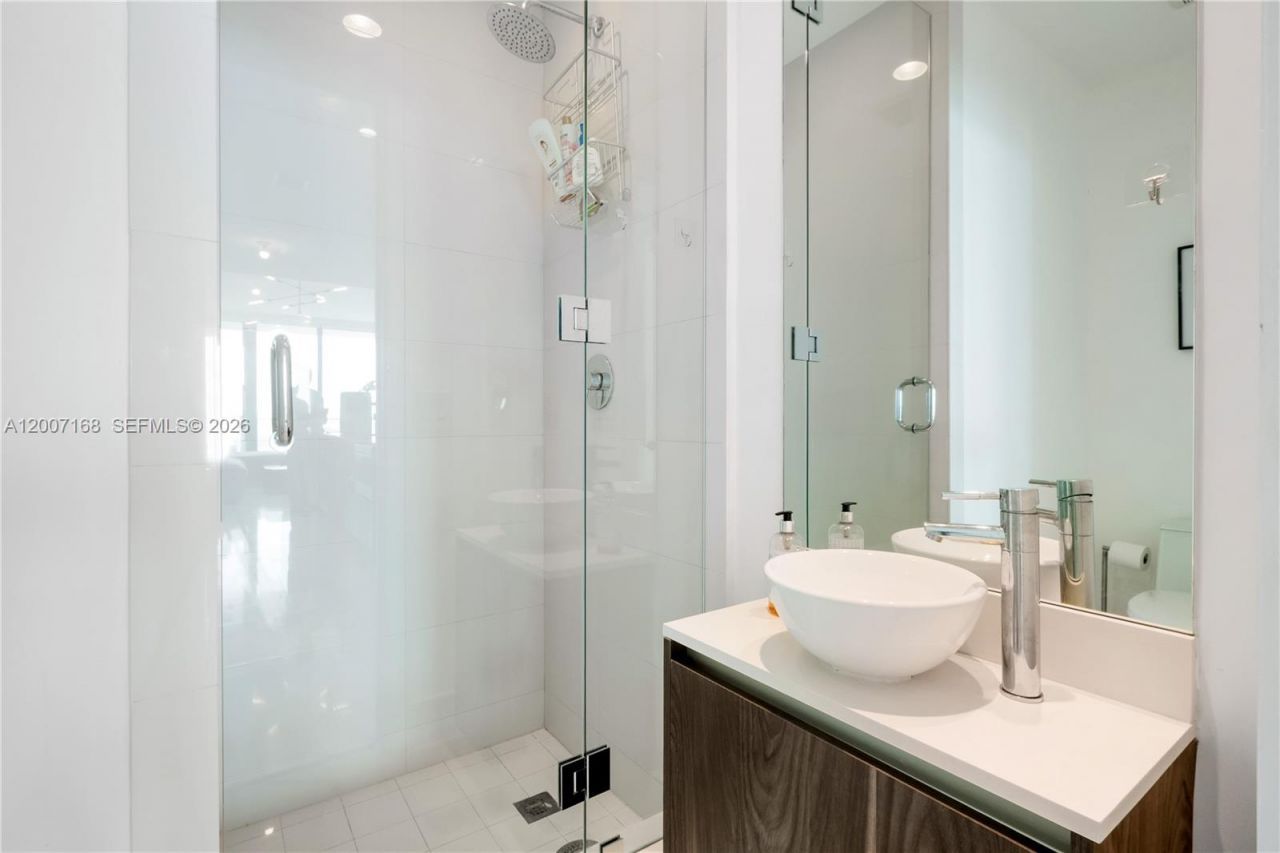 480 NE 31st St , Unit 2405, Miami, FL 33137 Photo