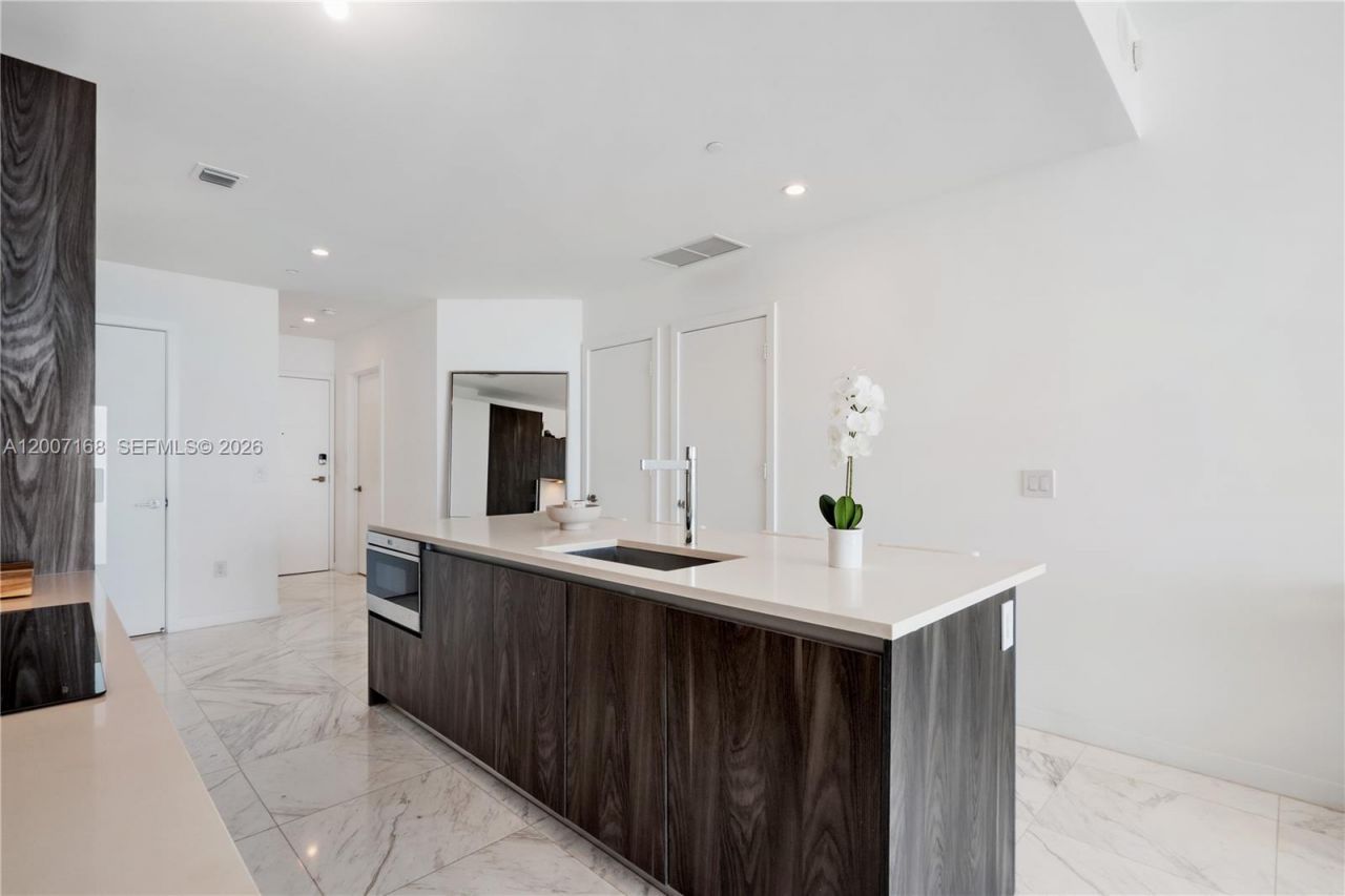 480 NE 31st St , Unit 2405, Miami, FL 33137 Photo
