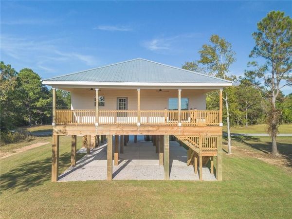 233 FARRAR Lane , Waveland, MS 39576