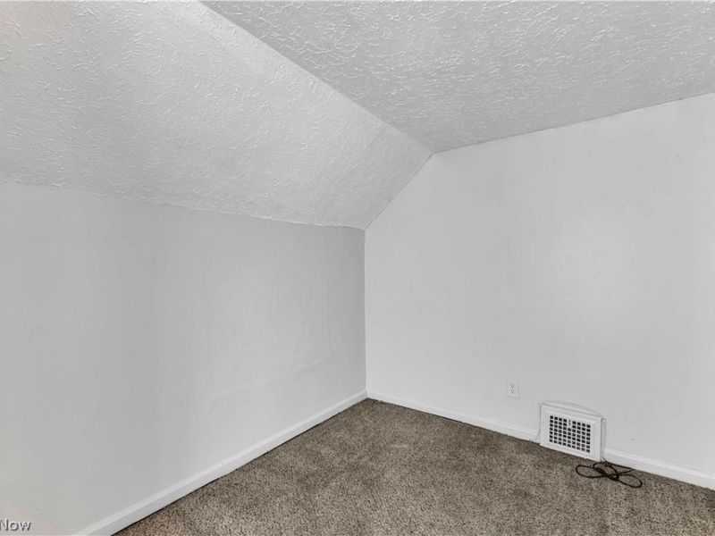 7606 Vineyard Avenue, Garfield Heights, OH 44105 Photo 13