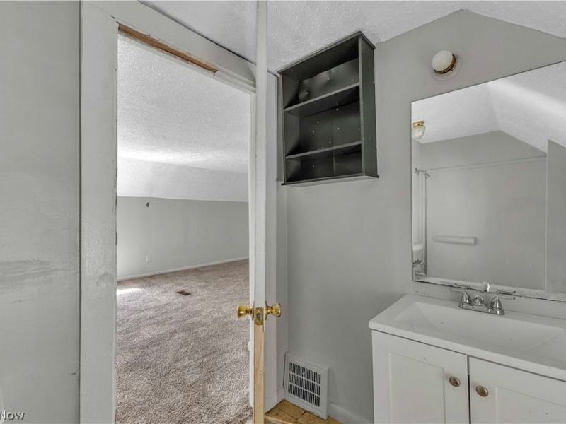 7606 Vineyard Avenue, Garfield Heights, OH 44105 Photo 15