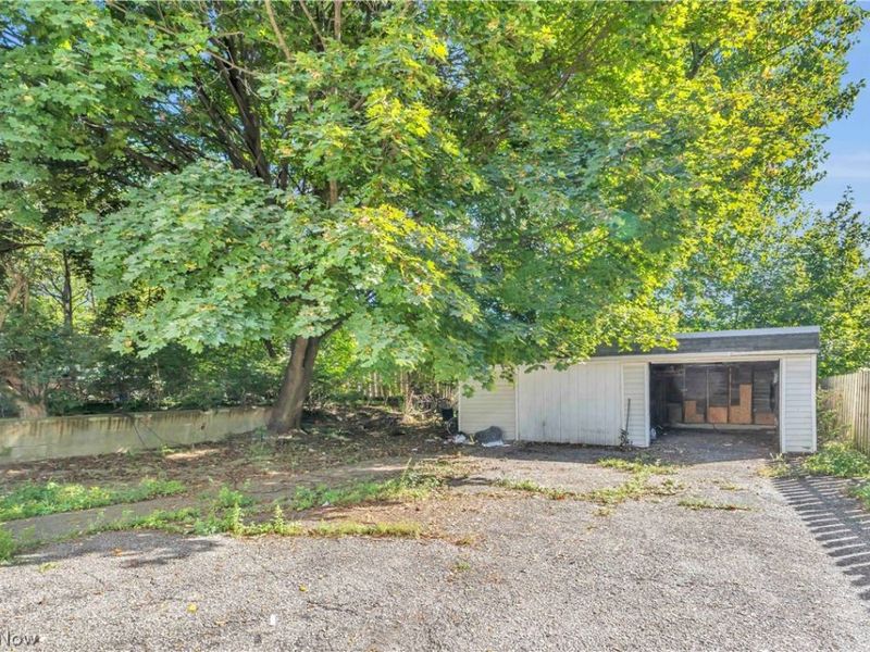 7606 Vineyard Avenue, Garfield Heights, OH 44105 Photo 19