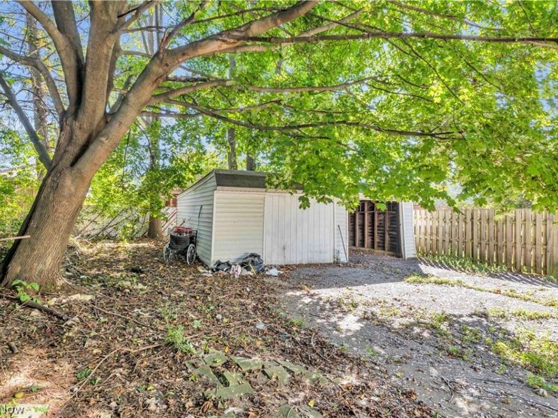 7606 Vineyard Avenue, Garfield Heights, OH 44105 Photo 20