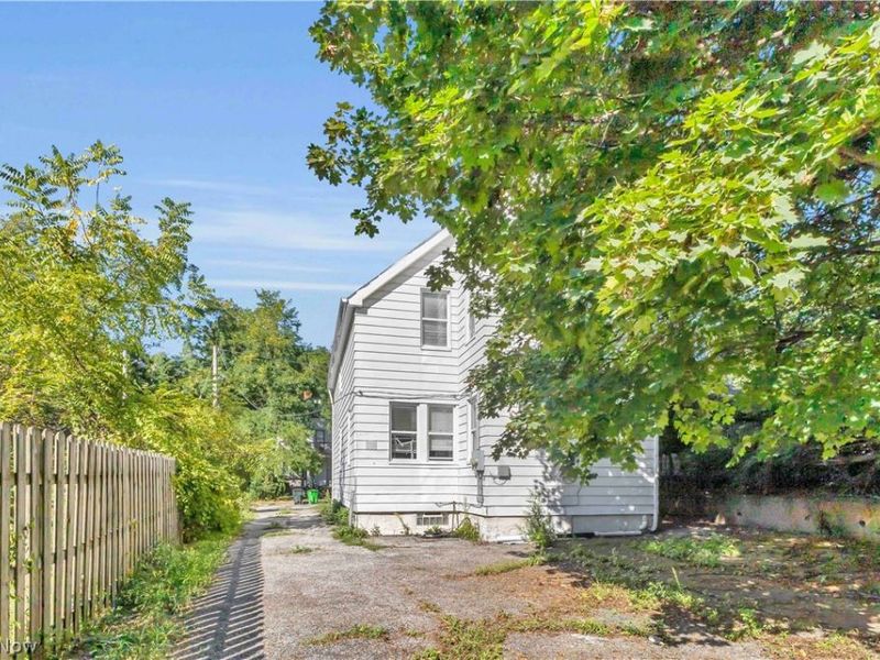 7606 Vineyard Avenue, Garfield Heights, OH 44105 Photo 21