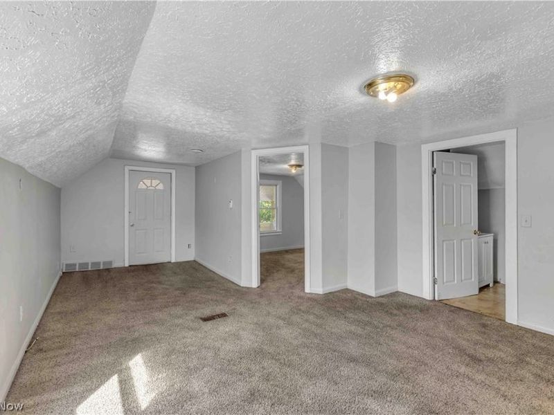 7606 Vineyard Avenue, Garfield Heights, OH 44105 Photo 3