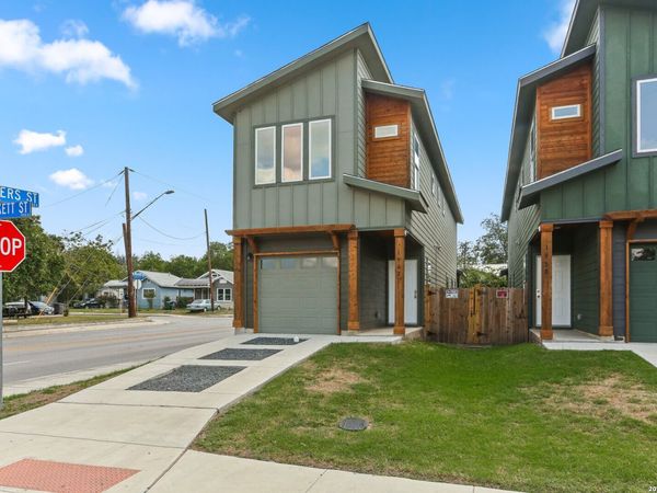 1962 E Crockett, San Antonio, TX 78202