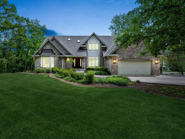 6414 Vermont Trail, Crystal Lake, IL 60012