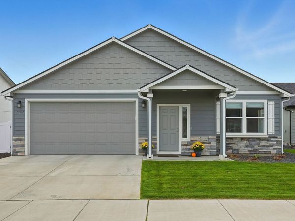 1562 E B St, Deer Park, WA 99006