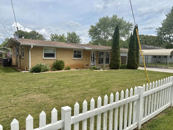 919 Oak St , Manchester, TN 37355