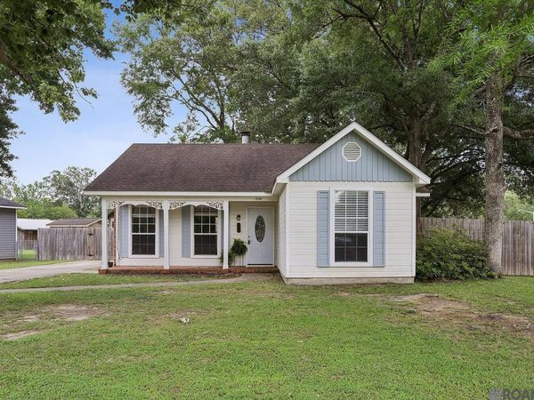 11136 Village Green Dr, Greenwell Springs, LA 70739