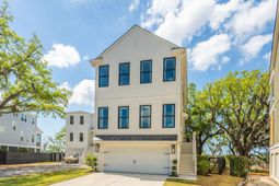 1395 Harbor View Road photo 4