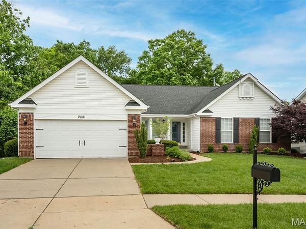 2041 Avalon Ridge Circle, Fenton, MO 63026
