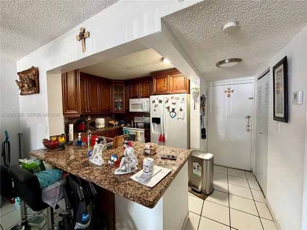 5201 NW 7th St, Unit 104, Miami, FL 33126