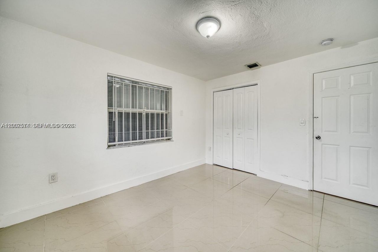 1200 NW 102nd St, Unit 1202, Miami, FL 33147 Photo