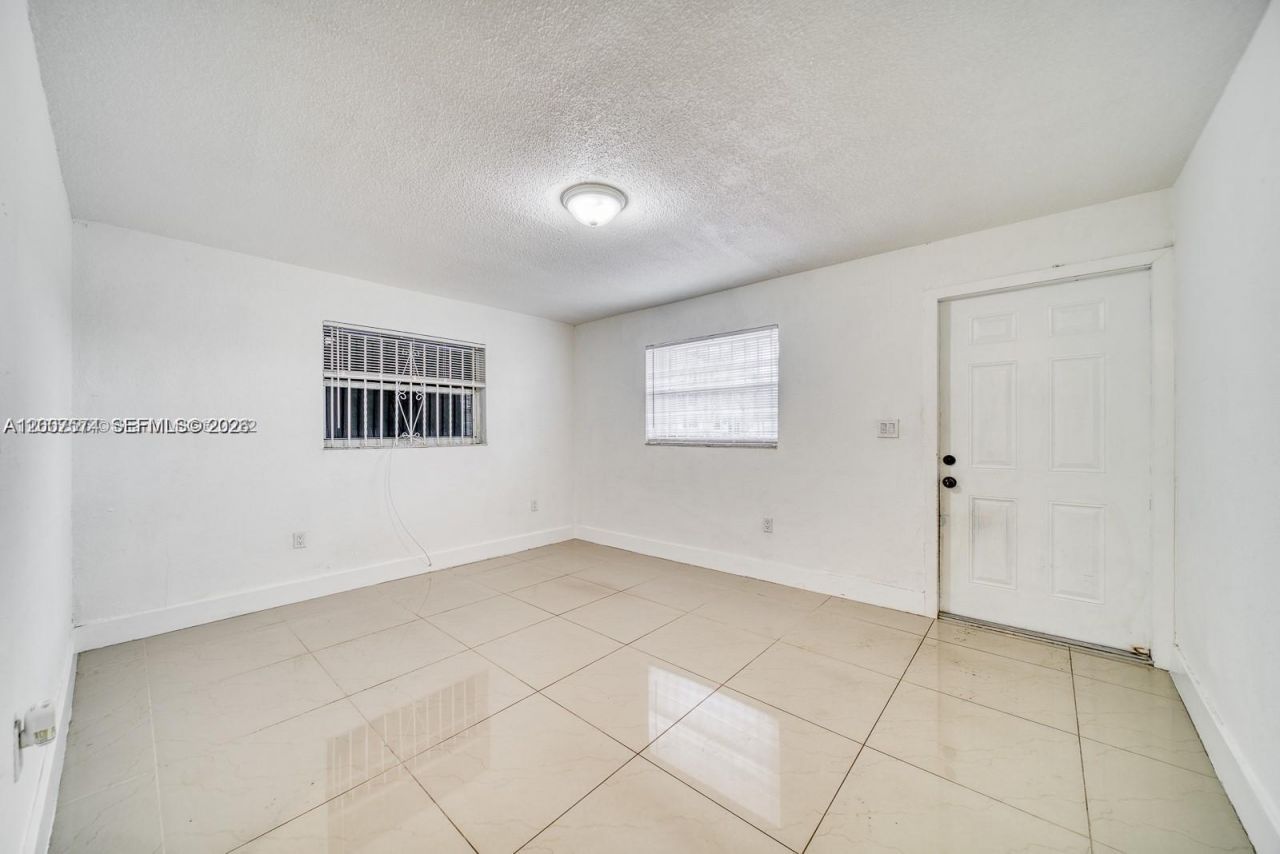 1200 NW 102nd St, Unit 1202, Miami, FL 33147 Photo