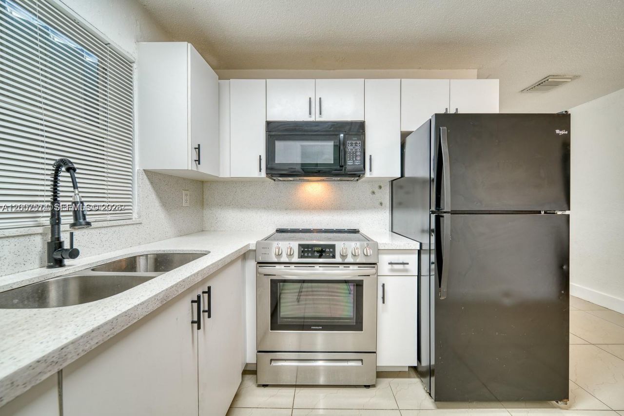 1200 NW 102nd St, Unit 1202, Miami, FL 33147 Photo