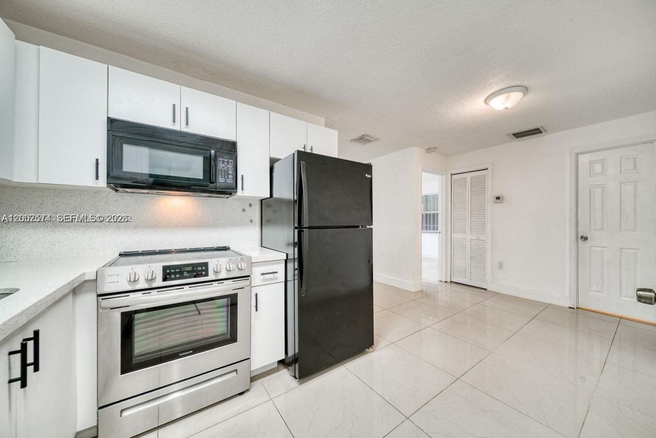 1200 NW 102nd St, Unit 1202, Miami, FL 33147 Photo