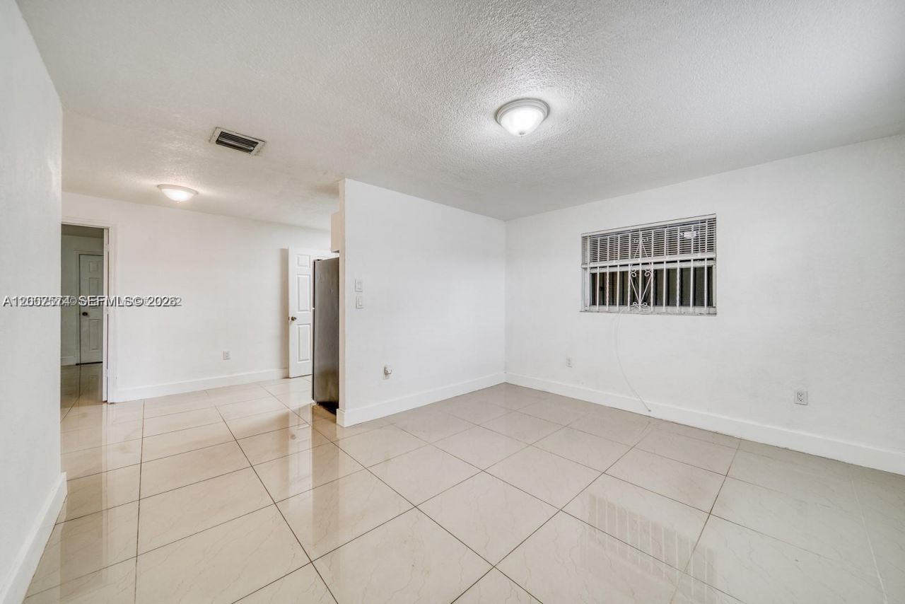 1200 NW 102nd St, Unit 1202, Miami, FL 33147 Photo