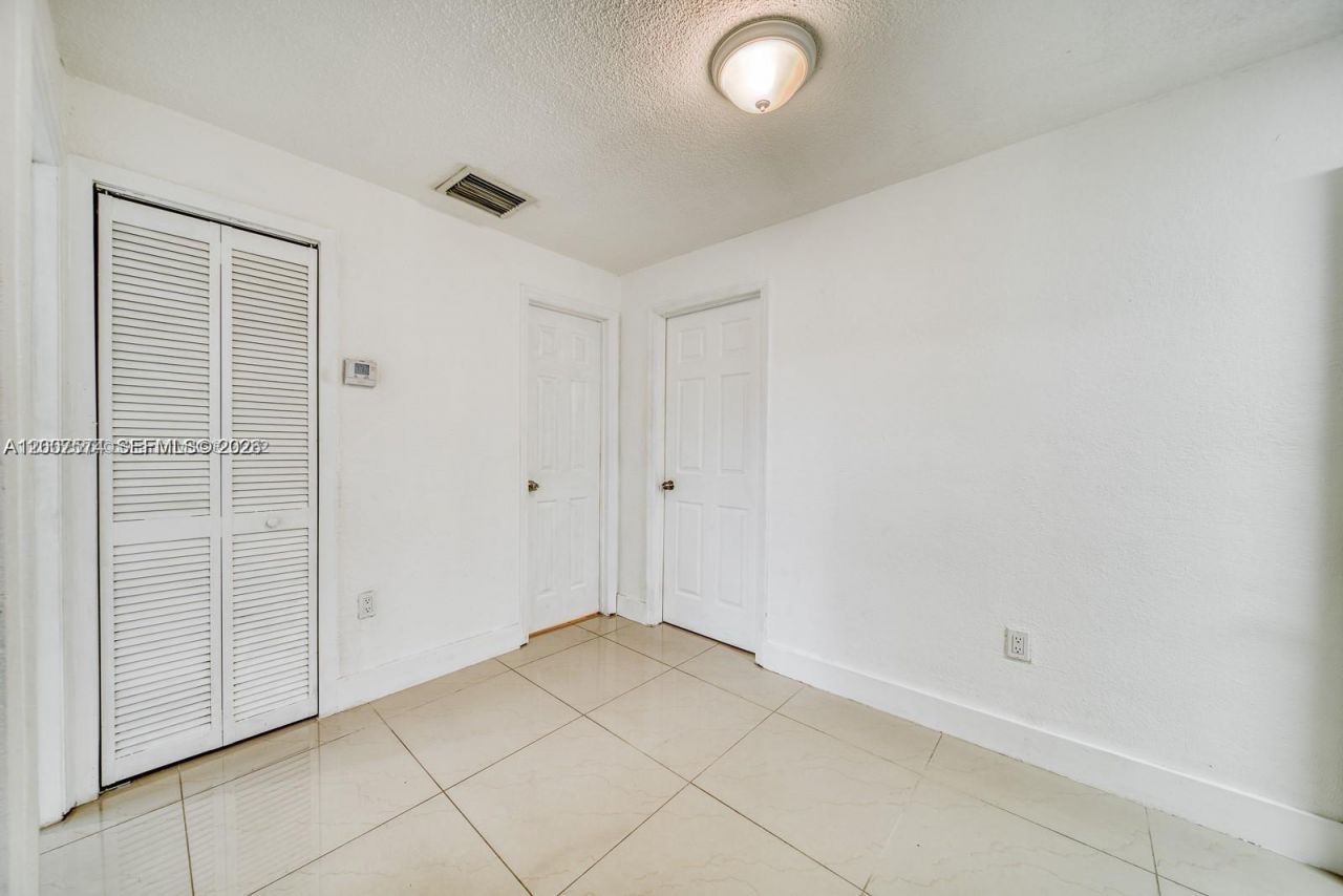 1200 NW 102nd St, Unit 1202, Miami, FL 33147 Photo