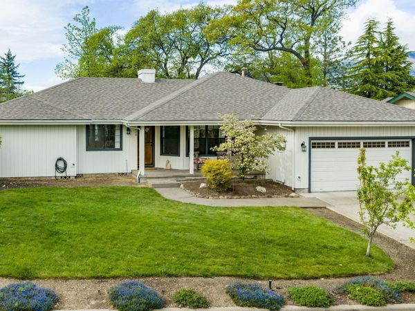 820 E Pebble Beach Drive, Ashland, OR 97520