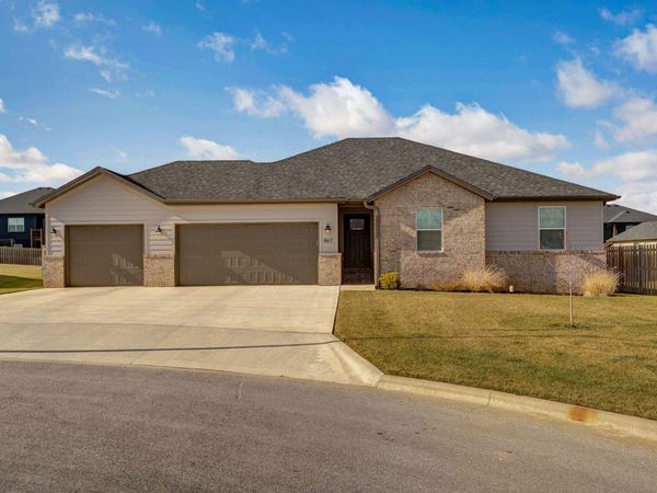 867 S Irontree Court , Nixa, MO 65714